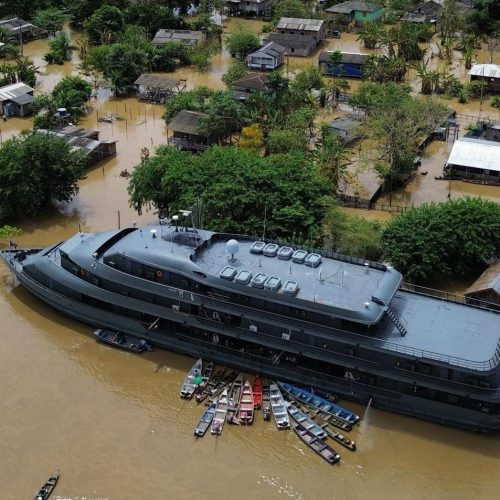 Navio de Assistência Hospitalar “Soares de Meirelles” realiza transporte de cestas básicas  para ribeirinhos afetados pela cheia do Rio Madeira