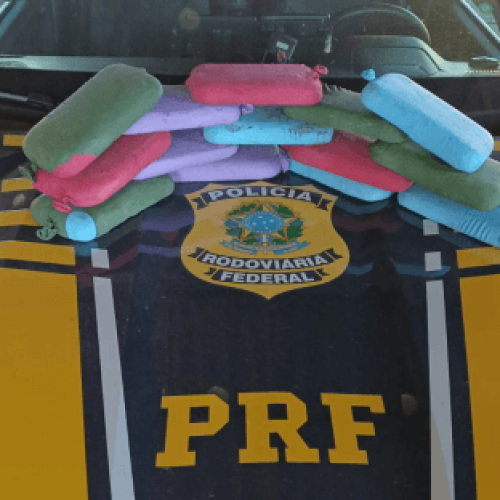 Tabletes de cocaína são encontrado dentro de carro em carreta cegonha na BR-364