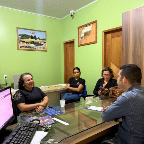 Vereador Adalto de Bandeirantes recebe equipe da SEAS em busca de soluções para o Distrito
