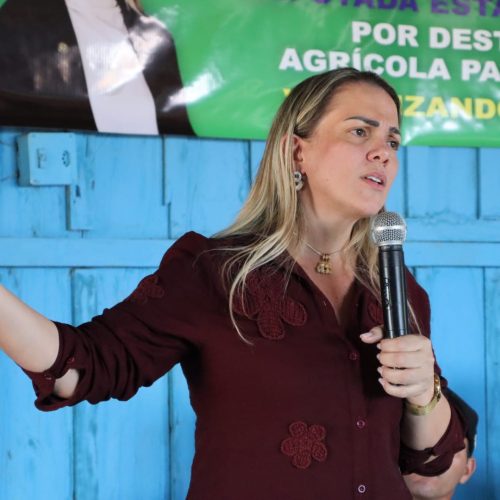 Deputada Cláudia de Jesus cobra construção de banheiro em escola estadual de Porto Velho