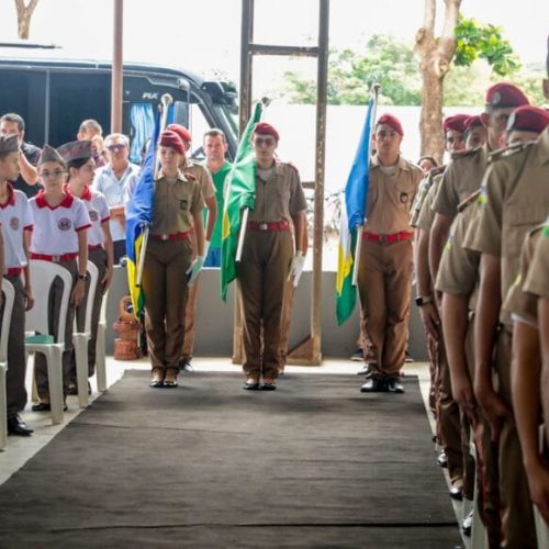 Governo de RO realiza cerimônia de abertura do ano letivo com entrega simbólica de materiais escolares em Vilhena