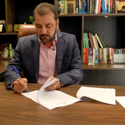 Problema no trem de pouso é corrigido e aeronave do prefeito Hildon Chaves pousa em segurança