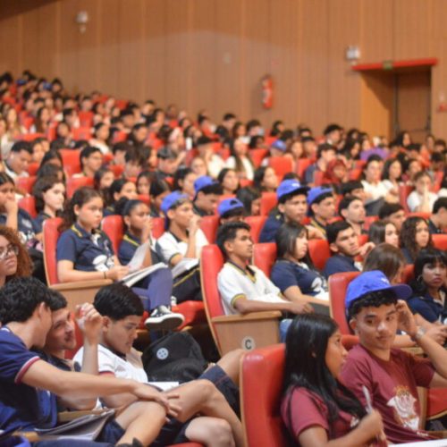Aulão preparatório mobiliza mais de mil estudantes da rede estadual para o Enem 2026