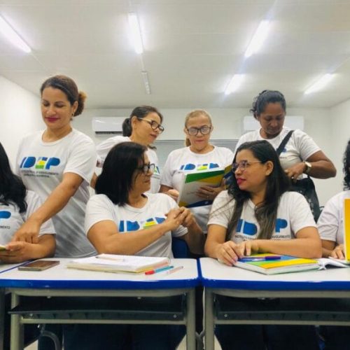 Mães conciliam rotina materna com capacitação profissional