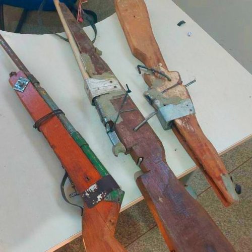 Dois homens são presos com armas, munições e drogas o bairro São Francisco