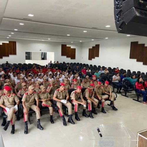 Valores cívicos para crianças e adolescentes são fortalecidos com lei que institui programas Policial Militar Mirim e Bombeiro Mirim