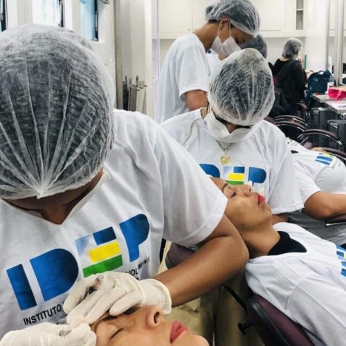 Inscrições para cursos na Escola Móvel de Imagem Pessoal estão abertas até o dia 20, em Rolim de Moura