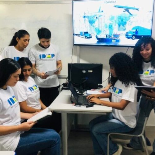 Universitários de diferentes áreas complementam conhecimento acadêmico com cursos profissionalizantes