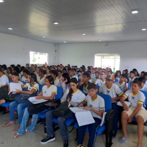 Aulão preparatório para o Saeb impulsiona alunos rumo ao sucesso educacional