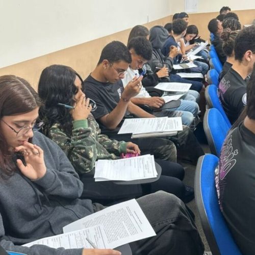 Aulões de redação são intensificados para estudantes em preparação para o Enem 2024 e Saero, em Ariquemes