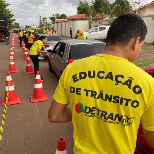 Orientações para convivência segura entre veículos e pedestres durante férias escolares são reforçadas pelo Detran-RO