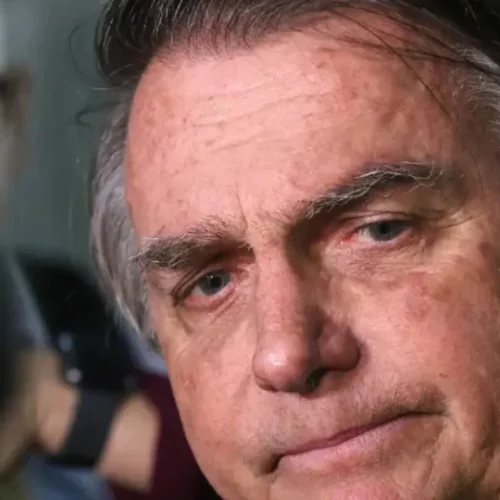 Bolsonaro completa um mês preso na Papudinha e tenta manter articulação política
