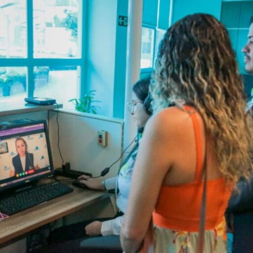 Pessoas surdas contam com atendimento especializado para facilitar acesso a mais de 30 serviços essenciais em Rondônia