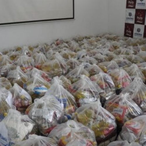 Trabalhadores portuários recebem cestas básicas em ação promovida pelo governo de RO