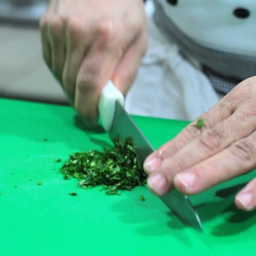 Hábitos cuidadosos de higiene na manipulação de alimentos evitam infecções graves, orienta Sesau