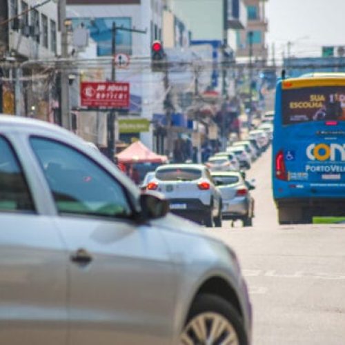 Licenciamento anual de veículos com placa final 8 deve ser atualizado até 29 de agosto