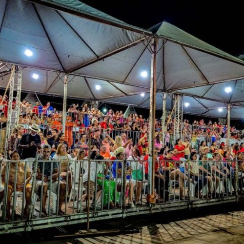 Flor do Campo e Malhadinho encantam público em Guajará-Mirim, durante Festival Duelo na Fronteira