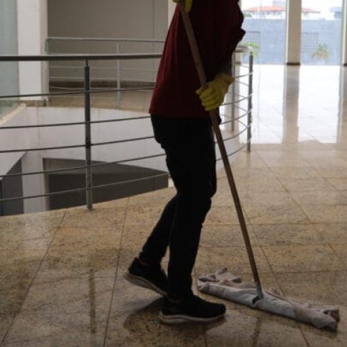 Com mão de obra reeducanda, mutirão de limpeza é realizado nos teatros Palácio das Artes e Guaporé