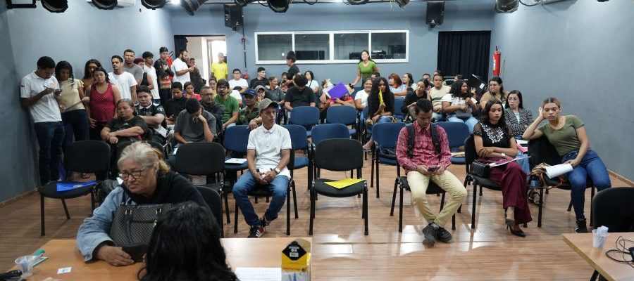 Mutirão de Empregos reúne centenas de candidatos e oferece 85 vagas em Porto Velho