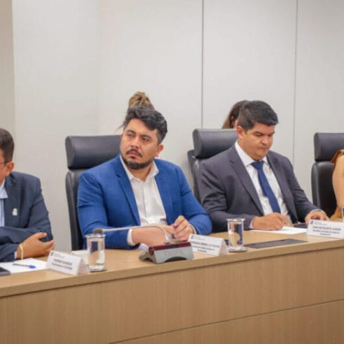 Governo de RO se reúne com o Ministério da Saúde para apoio às regiões atingidas pela crise hídrica e incêndios, em Brasília