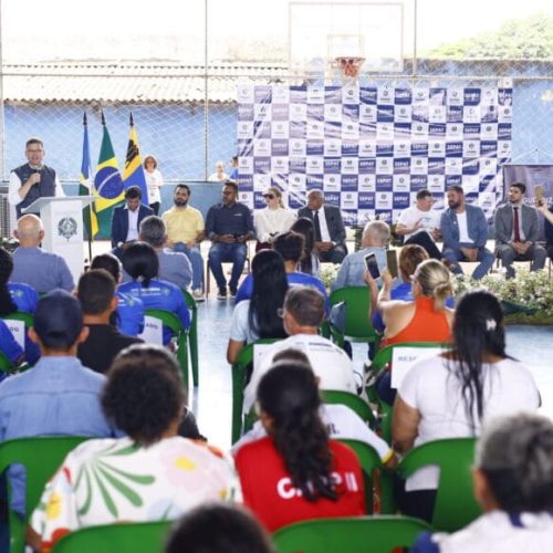 Governo de RO entrega títulos de propriedade para famílias do Núcleo 10 de Junho, em Porto Velho