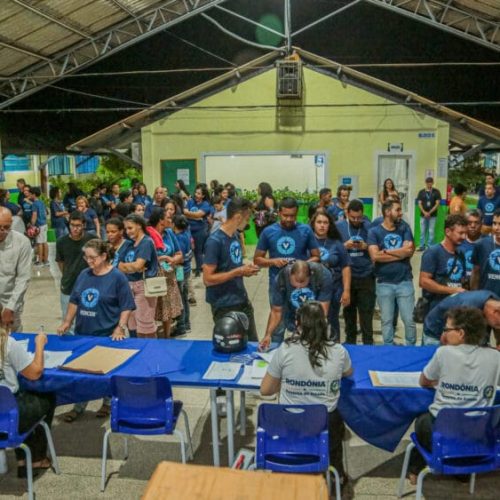 Governo de RO entrega mais 76 kits profissionais a concluintes de cursos do programa Vencer, em Ariquemes