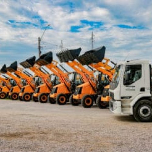 Entrega histórica de cerca de 200 maquinários e implementos agrícolas