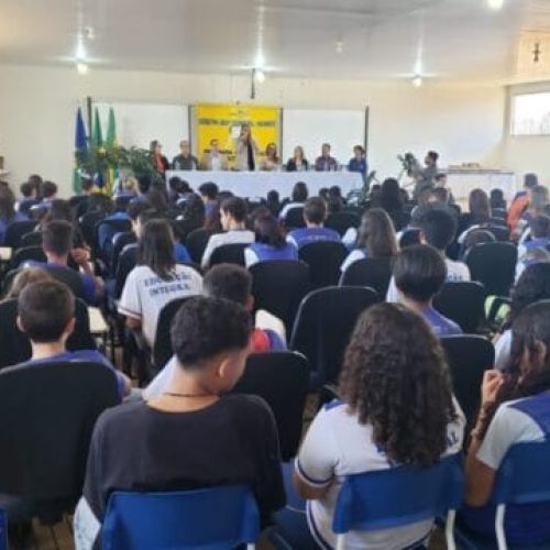 Escolas da Rede Pública Estadual recebem do Governo de RO tablets e chips de internet