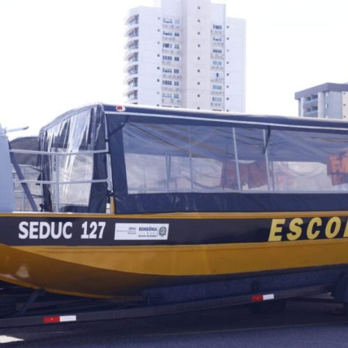 Ônibus e embarcações são entregues pelo Governo de Rondônia para fortalecer transporte de estudantes de locais de difícil acesso