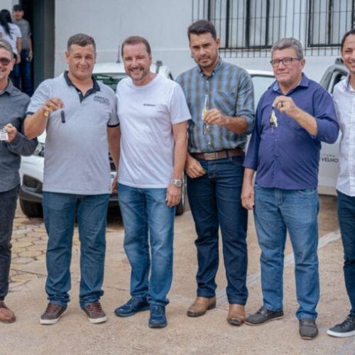 Prefeito entrega oito veículos para distritos entre eles União Bandeirantes e reafirma compromisso com a população