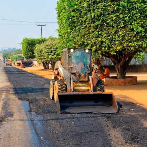 Serviço de 1.200 metros de capa asfáltica na Rodovia-140 é executado pelo governo de RO, em Rio Crespo