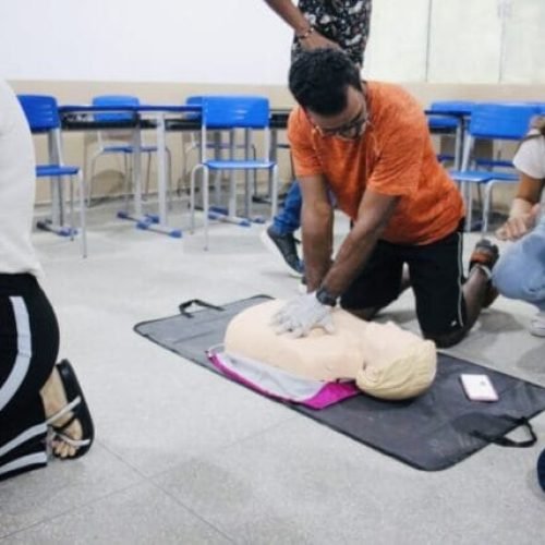 Professores, orientadores e estudantes recebem capacitação para atendimento de primeiros socorros 