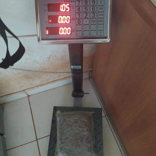 Duas mulheres são presas com drogas dentro táxis em Guajará-Mirim