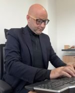 ARTIGO: O erro de priorizar apenas as redes sociais na comunicação de um político – Por Alessandro Lubiana