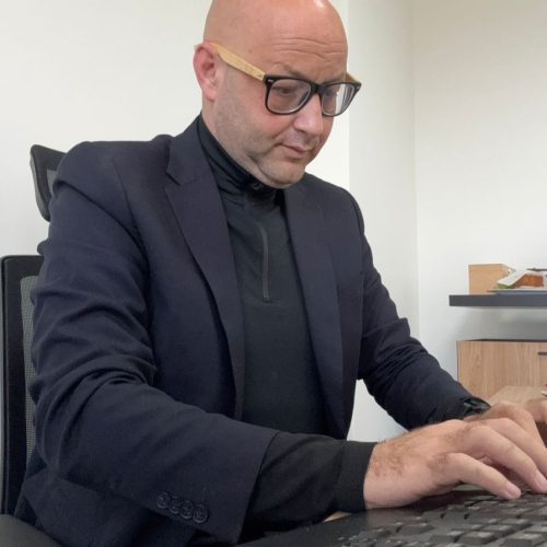 ARTIGO: O erro de priorizar apenas as redes sociais na comunicação de um político – Por Alessandro Lubiana