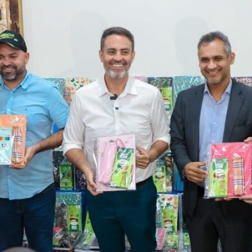 Ministério Público entrega 645 kits escolares para a Prefeitura da Capital