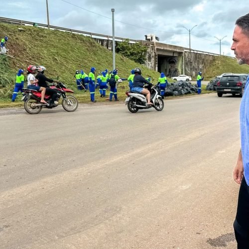 Operação Cidade Limpa realiza limpeza e manutenção no viaduto da Jatuarana