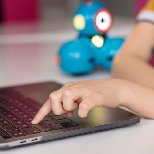 Nova lei garante mais segurança para crianças e adolescentes na internet