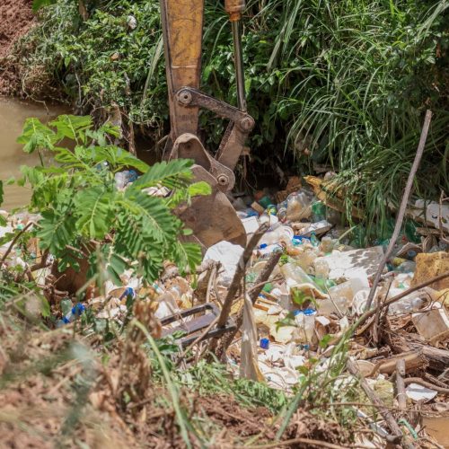 Prefeitura de Porto Velho alerta sobre notificação de moradores por descarte irregular de entulhos em vias públicas