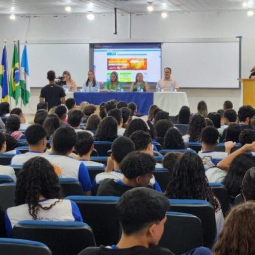 Governo de RO entrega tablets com internet e lousas digitais para escolas estaduais