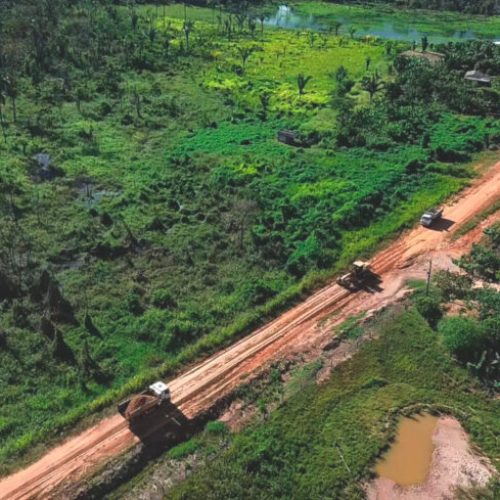 RO-010 passa por melhorias em dois trechos estratégicos, com serviços de patrolamento e encascalhamento