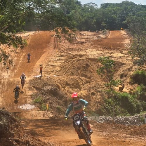 Velocidade e adrenalina na 8ª etapa do Campeonato Estadual de Motocross em Porto Velho