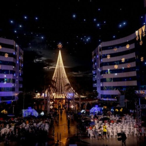 Céu estrelado, túnel iluminado, árvore de 25 metros: famílias se reúnem para celebrar Natal de Luz do governo de RO