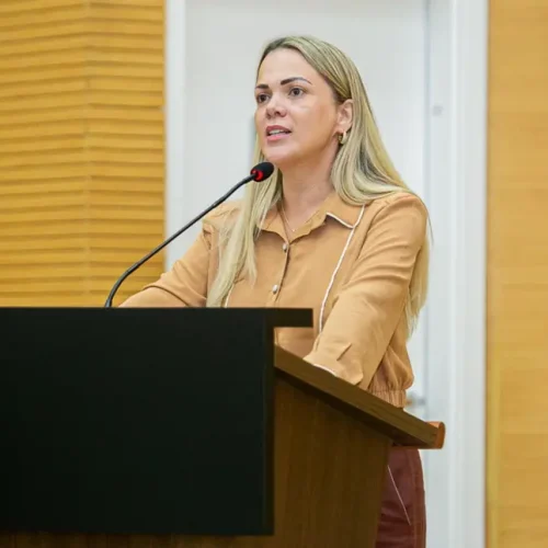 Deputada Cláudia de Jesus propõe ações para fortalecer a atuação dos farmacêuticos em Rondônia