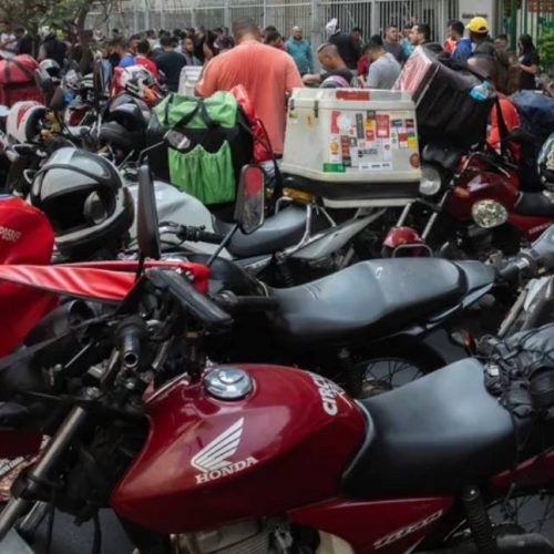 Entregadores de aplicativos entram em greve nesta segunda-feira (31)