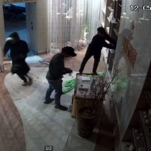 Criminosos furtam lojas na avenida Carlos Gomes