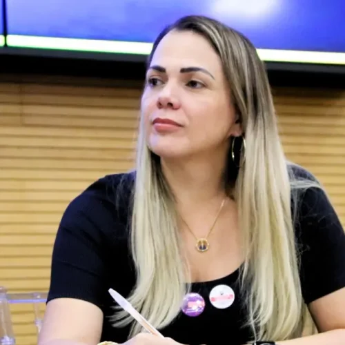 Parlamentar Cláudia de Jesus solicita intervenção da Seduc após constatar precariedade em unidade escolar