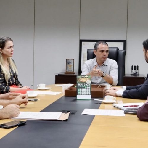 Deputada Cláudia de Jesus intermedeia diálogo entre Sindur e governo para inclusão de servidores da Caerd na administração pública