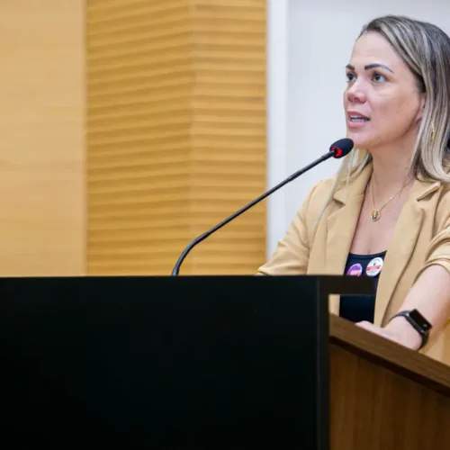 Deputada Cláudia de Jesus repassa R$ 350 mil para a saúde de Chupinguaia