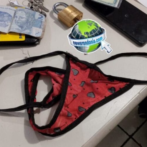 Homem é flagrado com calcinha da comadre após quebrar tudo na casa da ex-mulher